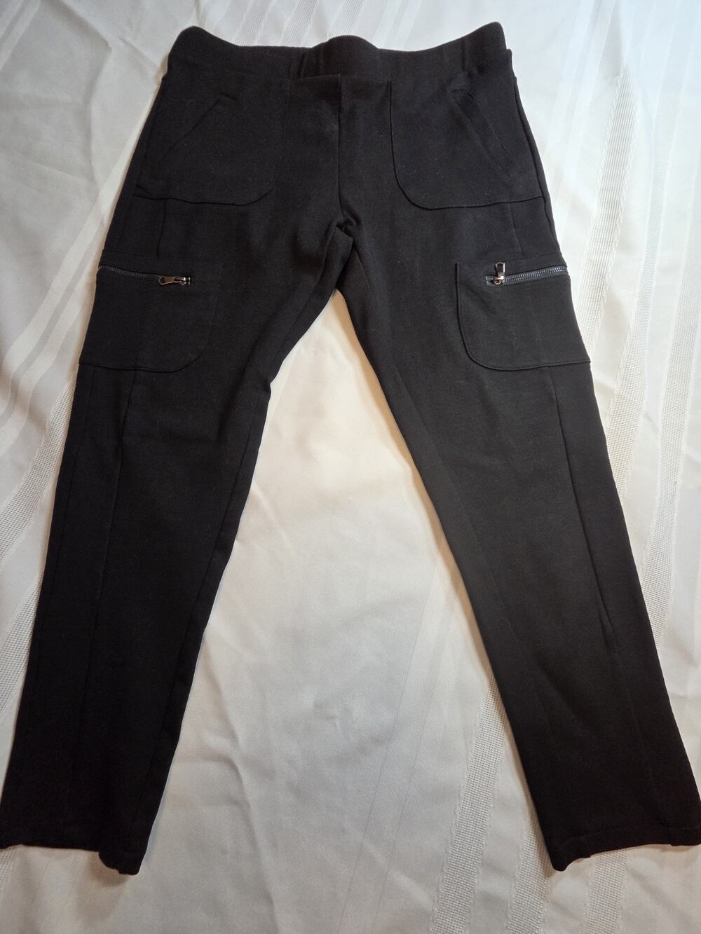 Black stretch active wear Pull On capri's size M